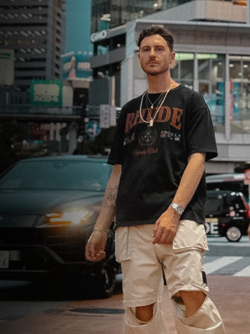 7 SKIES — official artist portrait