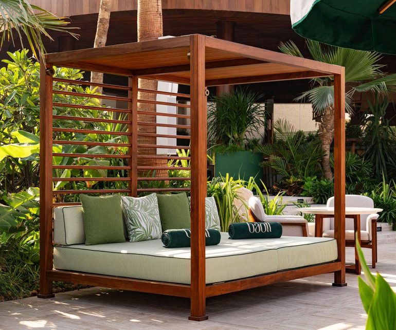 A shaded daybed at Bâoli Dubai